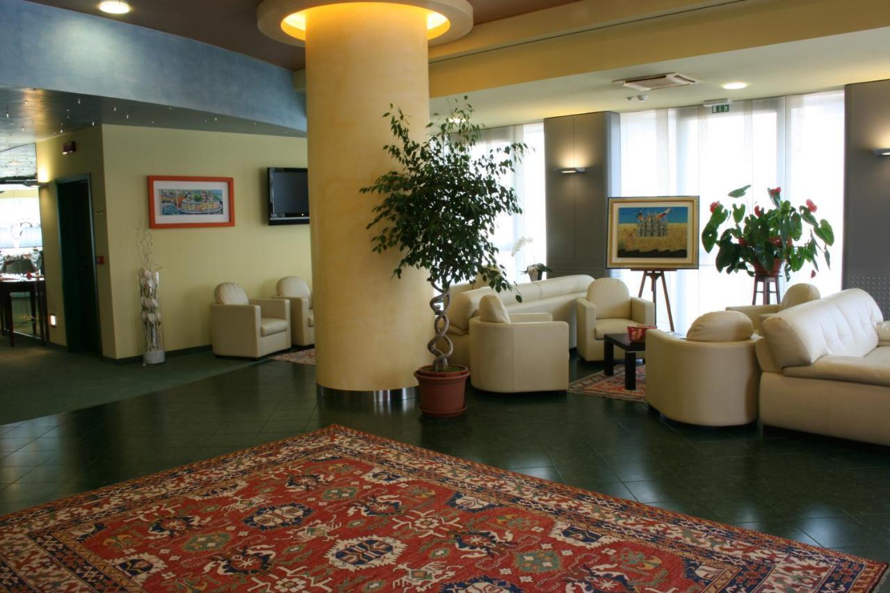 Hotel Senator Gorgonzola Eksteriør bilde